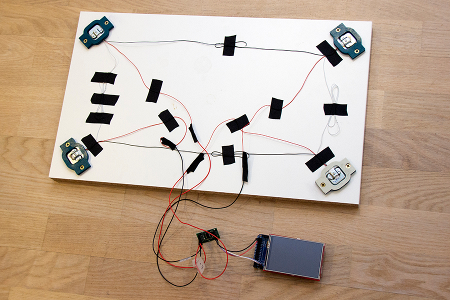 Example of a simple scale made with the 50kg bathroom scale module, an HX711 amplifier and an Arduino